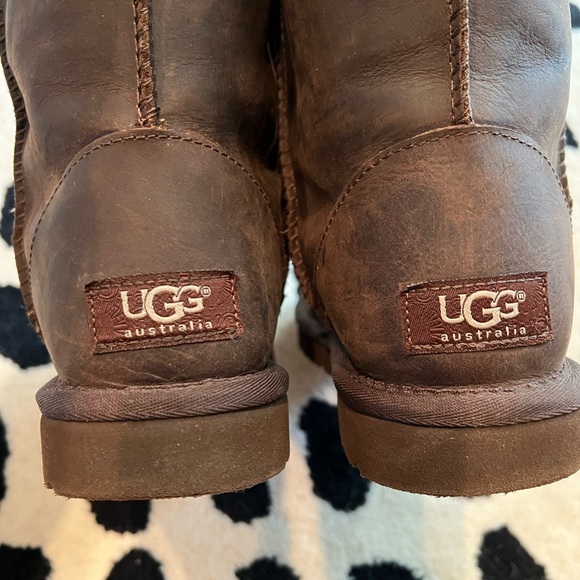 Ugg classic short dark brown bomber leather waterproof boots womens 7 - Picture 3 of 6